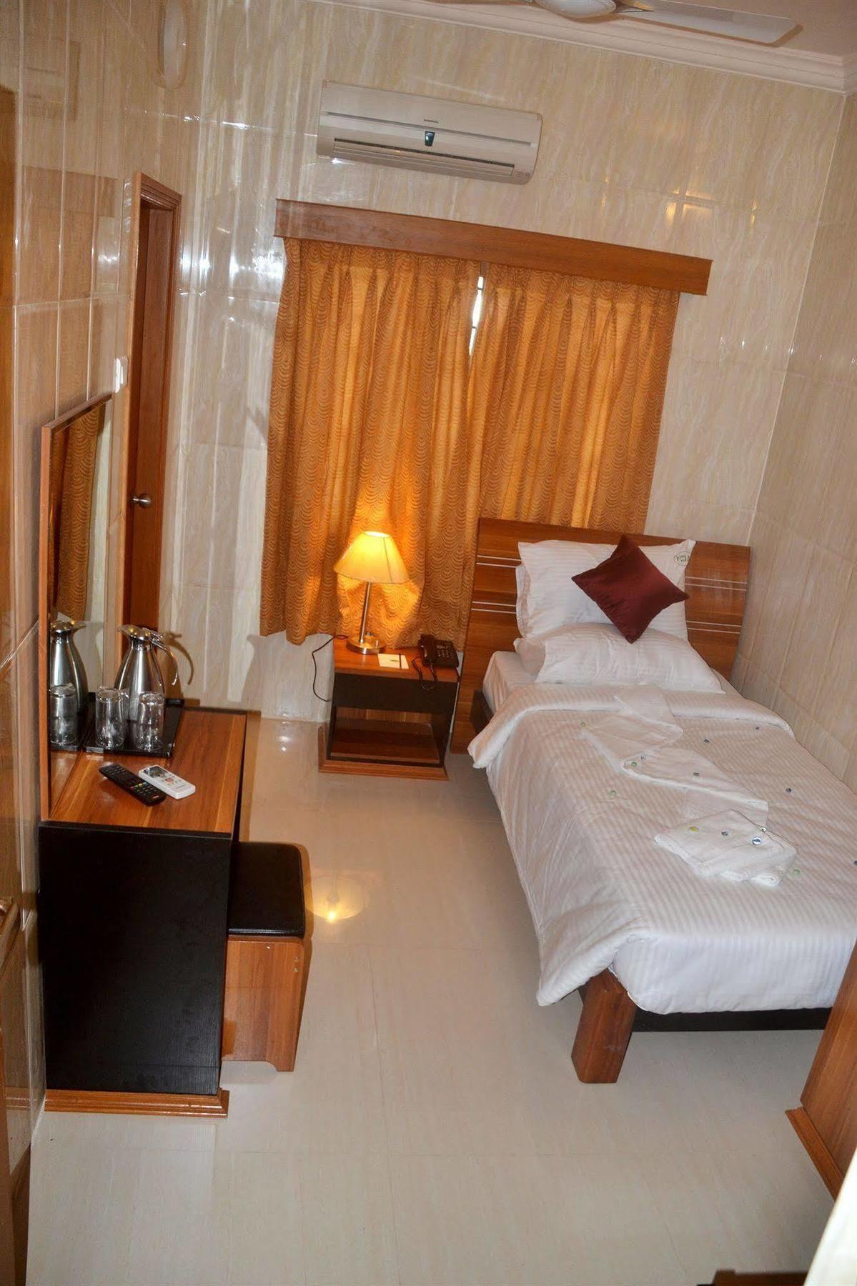 Peace Inn Chennai Exterior photo
